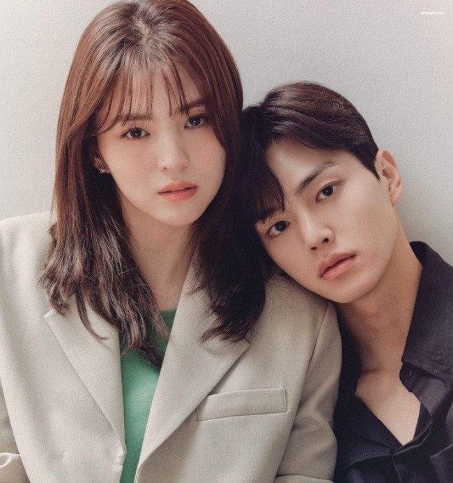 Song Kang dan Han So Hee juga dinilai mirip karena punya fitur wajah yang sama. Pasangan drama Korea Nevertheless itu terlihat serasi dan didoakan fans berjodoh. Foto: Instagram