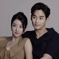 Kim Go Eun dan Jung Hae In tak dipasangkan dalam drama Korea, melainkan film Netflix Tune in For Love. Namun keduanya mencuri perhatian karena memancarkan vibe kakak-beradik. Foto: Instagram