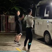 Memilih hidup di karavan adalah sebuah gaya hidup, dan kami bahagian. Apa yang orang pikirkan tidak akan memengaruhinya. Bagaimana pun juga, ini adalah kehidupan kami, kata Zhang menanggapi kritikan tersebut. (Foto: Twitter)