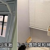 Penampakan kamar mandi di karavan. Terdapat sebuah jendela untuk memberi kesan lapang. (Foto: Twitter)