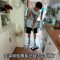 Dengan modal 130.000 yuan atau sekitar Rp 340 juta, mereka membali karavan bekas. Ada tambahan 30.000 yuan (Rp 64 juta) buat biaya reparasi dan transformasi. Dan jadilah tempat tinggal bergerak dengan fasilitas seperti rumah biasa. (Foto: Twitter)