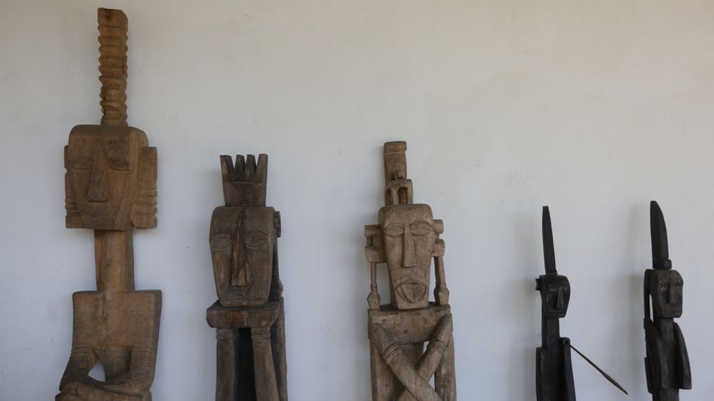 Patung di Desa Tumbur