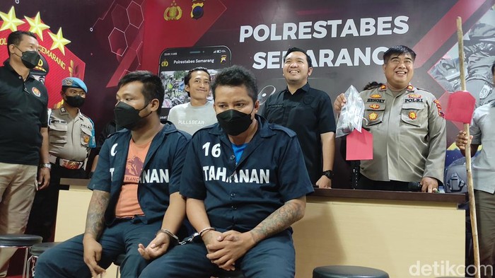 Pelaku pengeroyokan saat rilis di Mapolrestabes Semarang, Selasa (11/10/2022).
