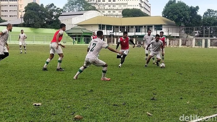 Pemain PSMS Medan berlatih di Stadion Mini Kebun Bunga.