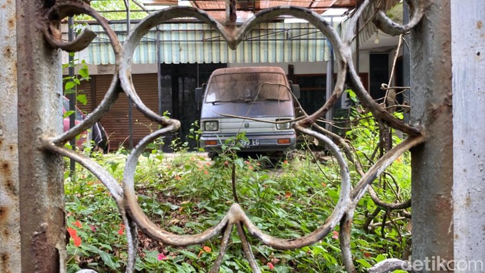 Penampakan rumah kosong di Sawah Kurung Bandung yang dijadikan konten oleh Youtuber