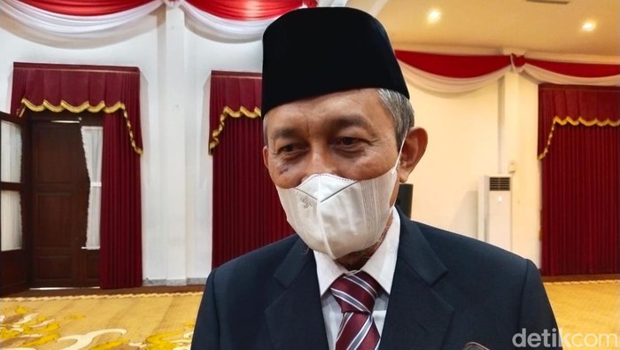 Plt Dirut RSSA Malang Kohar Hari Santoso ditemui di Grahadi Surabaya