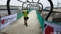 Kawasan transit orriented development (TOD) kembali dikembangkan oleh PT MRT Jakarta. Kali ini MRT Jakarta berkerja sama dengan PT Intiland Development untuk membuat jembatan sky walk yang menghubungkan Stasiun MRT Lebak Bulus dengan Mal Poins Square.