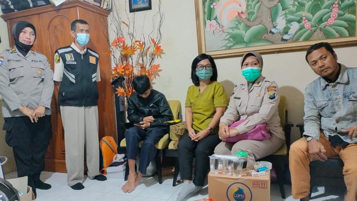Polisi mengunjungi korban luka Tragedi Kanjuruhan