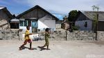 Potret Anak-anak Pulau Terluar Jualan Ikan Keliling Kampung