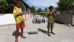 Potret Anak-anak Pulau Terluar Jualan Ikan Keliling Kampung