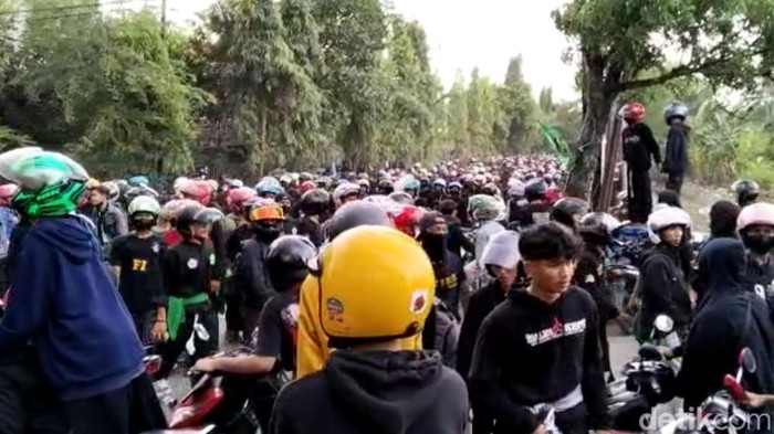 Ribuan pesilat padati jalanan di Lamongan