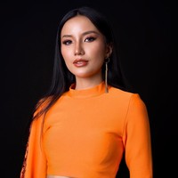 Video lama Lesley yang diposting di Instagram-nya tersebut jadi viral dan menimbulkan kecaman. Sejumlah netizen beralih ke akun Instagram Miss Universe Malaysia. untuk menulis komentar pedas. Beberapa orang yang kontra bahkan menyebutnya punya bad attitude hingga menjuluki Miss Dildo. Foto: Instagram @lesleycwyyy