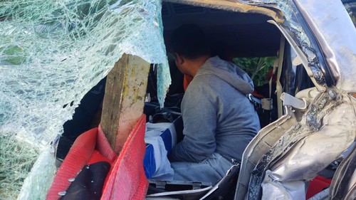 Sebuah mobil alami kecelakaan tunggal di Jalan By Pass Ida Bagus Mantra tepatnya di Wilayah Desa Tojan, Klungkung, Selasa (11/10/2022) sekitar pukul 04.00 Wita.