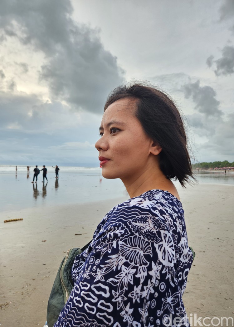 Senja di Seminyak Dipotret Galaxy Z Fold 4