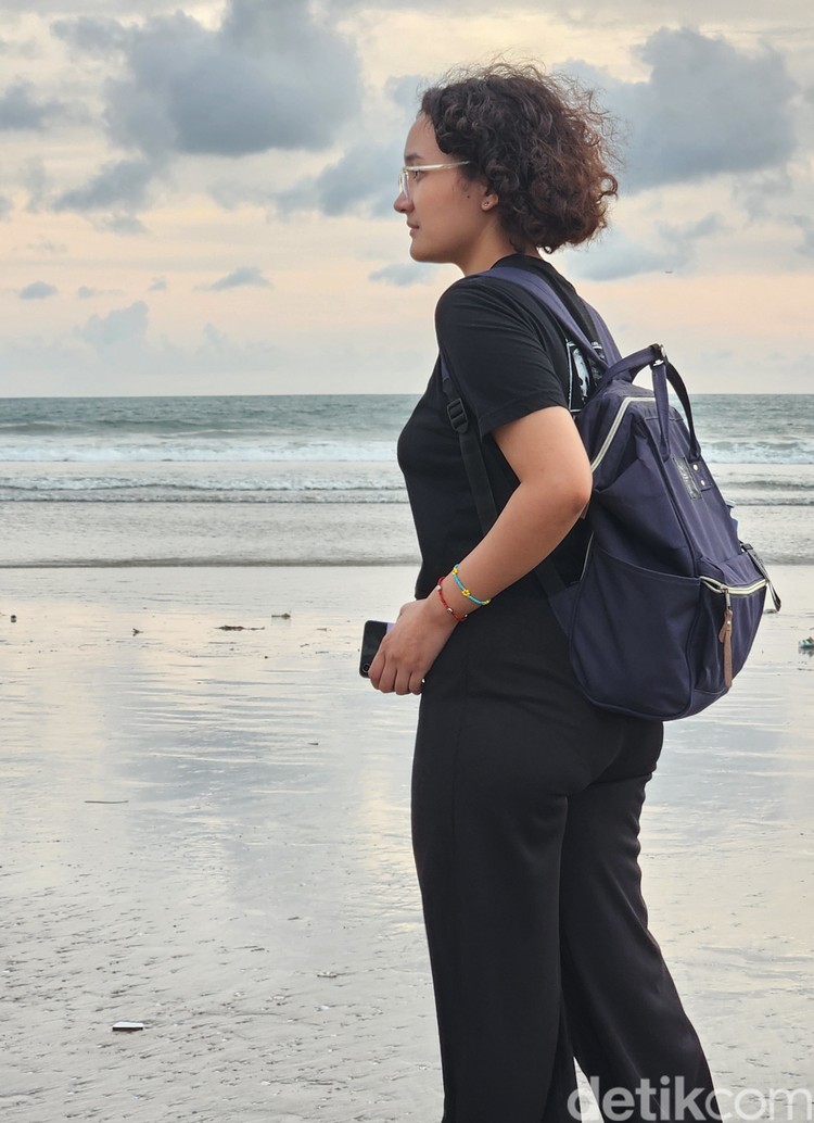 Senja di Seminyak Dipotret Galaxy Z Fold 4