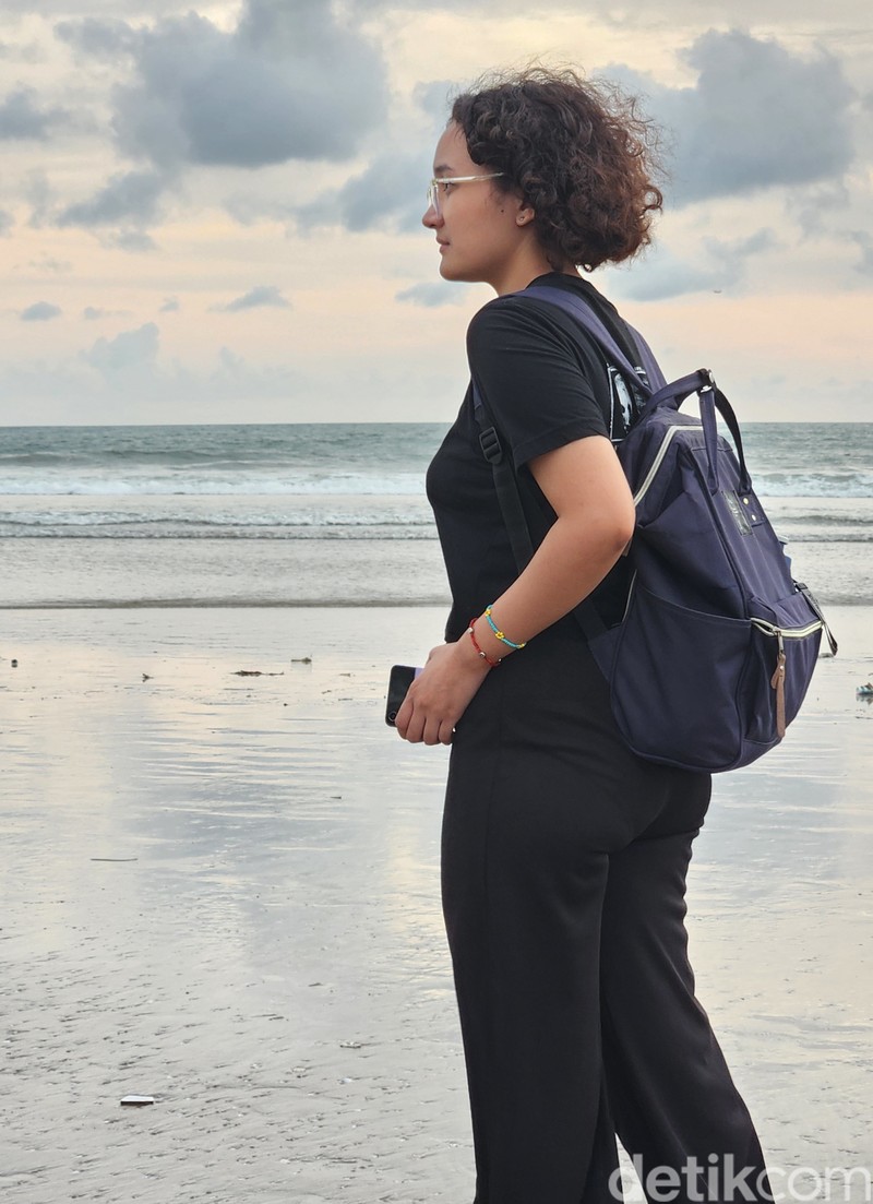 Senja di Seminyak Dipotret Galaxy Z Fold 4