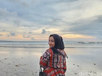 Senja di Seminyak Dipotret Galaxy Z Fold 4