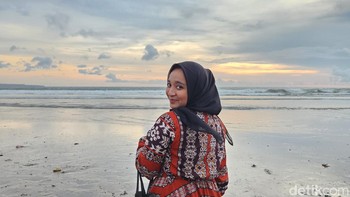 Langit mulai semakin sore. Namun hasil foto masih tetap terang, tidak gelap. Foto: Aisyah Kamaliah/detikcom