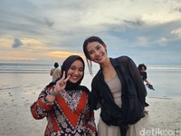 Senja di Seminyak Dipotret Galaxy Z Fold 4