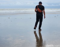 Senja di Seminyak Dipotret Galaxy Z Fold 4