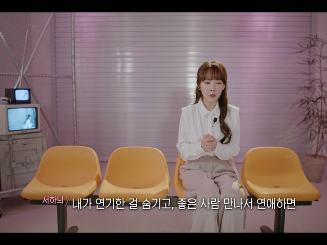 Kini Seo Ha Ni ingin mengubur masa lalunya sebagai bintang porno dan menemukan pria yang dapat mencintainya sebagai dirinya sendiri. Dia mengenalkan diri sebagai candle artist kepada kontestan lain. Foto: dok. Disney+ Hotstar