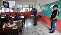 Sosialisasi menabung ini juga dihadiri oleh Kepala sekolah Wiliams Neju Amarduan.