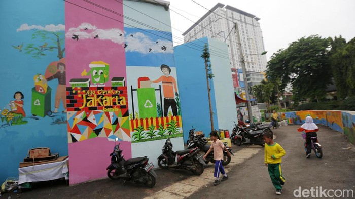 Sudah Dihuni, Begini Suasana Kampung Gembira Gembrong Kampung Gembira Gembrong telah diresmikan pada Jumat (7/10/2022) lalu. Kini warga korban kebakaran Pasar Gembrong sudah menempati kampung tersebut.