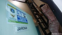 Sebagian warga yang rumahnya berukuran 1,8 x 2 m2 merasa sedikit kecewa. Meski 2 lantai, tangga yang ada terlalu curam dan berbahaya. Mereka juga sulit beraktivitas serta untuk tidur pun harus bergantian.