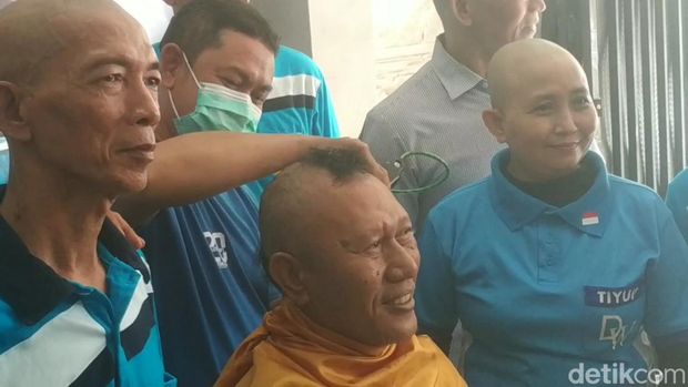 Teman SMP Irjen Teddy Minahasa Cukur Gundul ikut bahagia kini Teddy jadi Kapolda Jatim