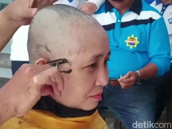 Teman SMP Irjen Teddy Minahasa Cukur Gundul ikut bahagia kini Teddy jadi Kapolda Jatim