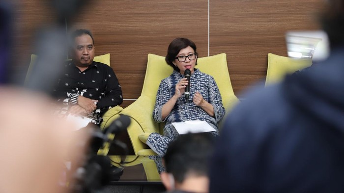 Rektor UGM Ova Odilia didampingi Dekan Fakultas Kehutanan UGM Sigit Sunarta, Ahli Hukum UGM Andi Sandi Antonius, dan Warek Bidang Kemahasiswaan Pengabdian kepada Masyarakat dan Alumni UGM Arie Sujito.
Jumpa pers digelar pada Selasa (11/10/2022).