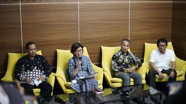 Rektor UGM Ova Odilia didampingi Dekan Fakultas Kehutanan UGM Sigit Sunarta, Ahli Hukum UGM Andi Sandi Antonius, dan Warek Bidang Kemahasiswaan Pengabdian kepada Masyarakat dan Alumni UGM Arie Sujito.Jumpa pers digelar pada Selasa (11/10/2022).