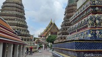 Nama lengkapnya adalah Wat Phra Chettuphon Wimon Mangkhlaram Ratchaworamahawihan, namun secara umum lebih sering disebut dengan nama singkat Wat Pho.