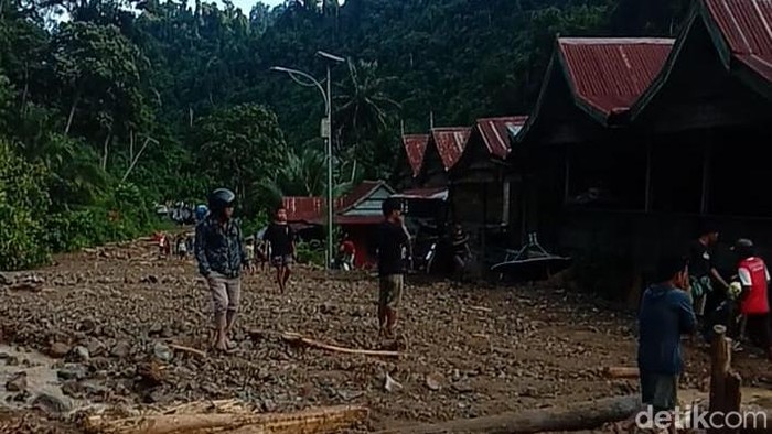 30 rumah di Mamuju, Sulbar rusak diterjang banjir.