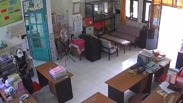 Aksi maling di SDN Sidayu, Gresik