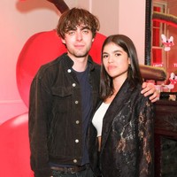 Seperti dikutip dari Evening Standard, ibunda Lennon, Patsy Kensit menggugat cerai Liam Gallagher pada tahun 2000. Saat ini Lennon yang berusia 23 tahun juga berkarier sebagai musisi seperti ayahnya.  Foto: Getty Images