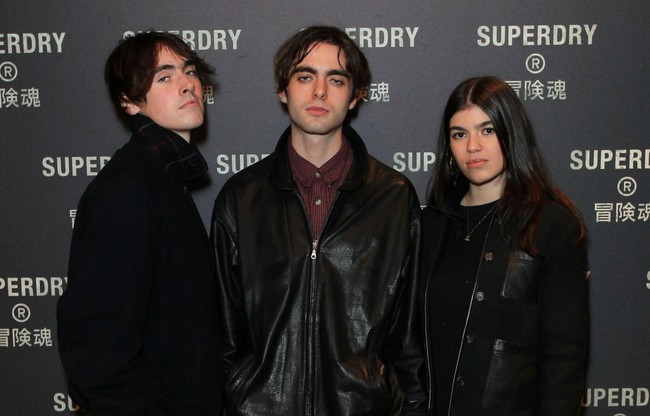 Ketiga anak Liam Gallagher yang sudah dewasa ini hadir di pesta yang digelar Hugo Boss di BOSS Flagship Store, Oxford Street, London, Inggris, 11 Oktober 2022. Foto: Getty Images