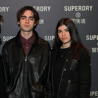Ketiga anak Liam Gallagher yang sudah dewasa ini hadir di pesta yang digelar Hugo Boss di BOSS Flagship Store, Oxford Street, London, Inggris, 11 Oktober 2022. Foto: Getty Images
