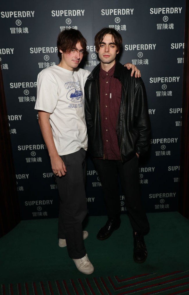 Hubungan Liam Gallagher dengan ibunda Genne juga diwarnai perselingkuhan. Perceraian pun terjadi pada April 2014. Meski demikian Genne Gallagher tetap dekat dengan Liam. Bahkan dia juga dekat dengan dua saudara tirinya yang berbeda-beda ibu. Foto: Getty Images