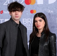Seperti dikutip dari The Sun, Molly merupakan putri yang awalnya tak ditemui Liam Gallagher saat lahir. Pada 2018, Liam pernah mengunggah foto kebersamaannya dengan Molly dan dua putranya, Lennon dan Genne.Foto: Getty Images