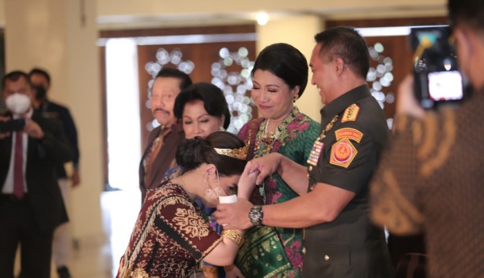 Andika Perkasa Antar Putrinya Ambil Sumpah Dokter