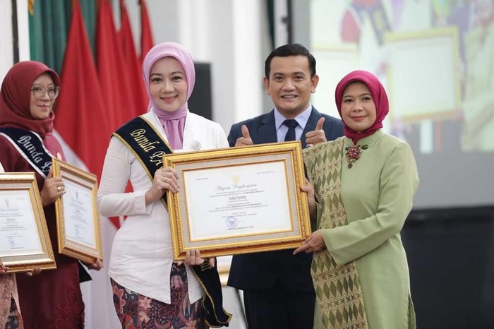 Atalia Praratya dapat penghargaan dari Kemendikbudristek