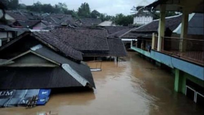 Banjir di Desa Cimancak, Lebak. (Foto: istimewa)