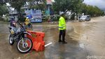 Potret Banjir yang Masih Menggenangi Jalan-jalan di Pacitan