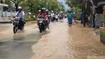 Potret Banjir yang Masih Menggenangi Jalan-jalan di Pacitan