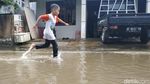 Potret Banjir yang Masih Menggenangi Jalan-jalan di Pacitan