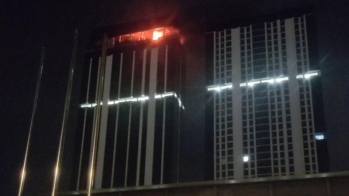 Gedung Pollux Habibie diketahui memiliki 100 lantai dan digadang menjadi bangunan tertinggi di kota Batam terbakar. Istimewa