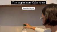 Untuk menjaga kesehatannya ternyata Andien Aisyah memiliki rahasia khusus. Setiap pagi dirinya rutin minum cuka nanas sebelum sarapan. Foto: Instagram/biasalahanakmuda