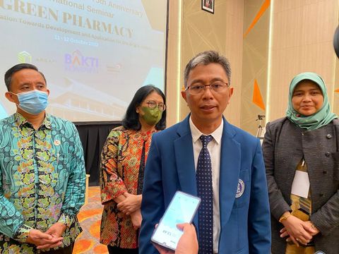 Dekan Sekolah Farmasi ITB I Ketut Adyana