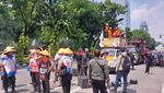 Penampakan Ribuan Buruh Geruduk Istana Presiden